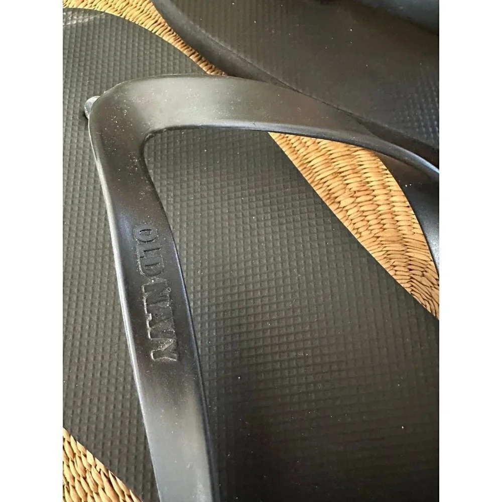Old Navy Men’s size Large 10/11 black flip flops